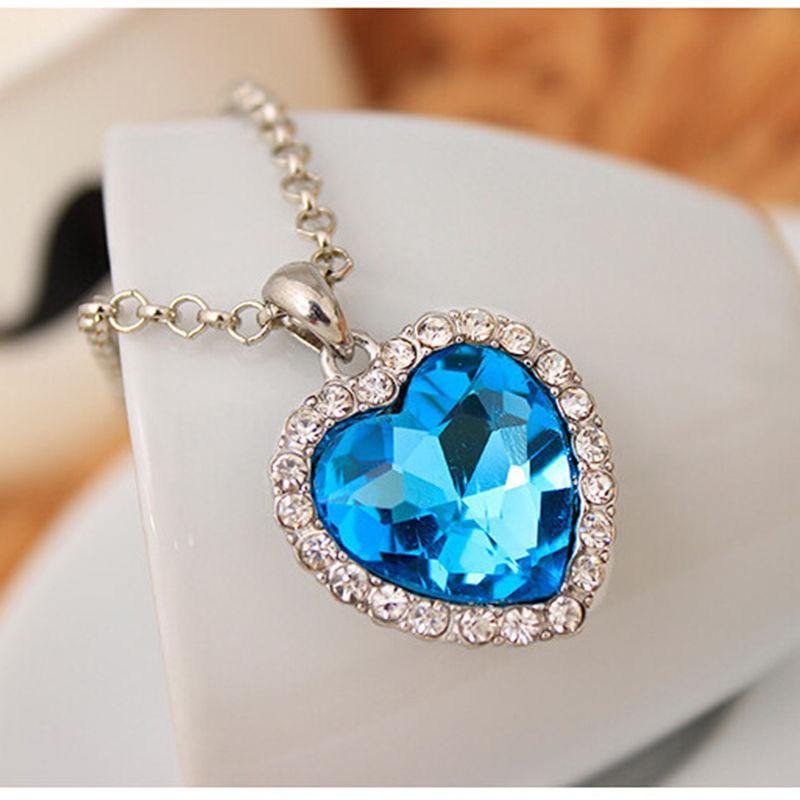 Crystal Pendant Heart Necklace.