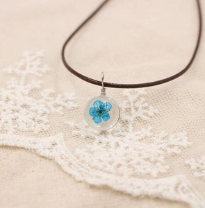 Boho Transparent Resin Dried Flower Necklace.