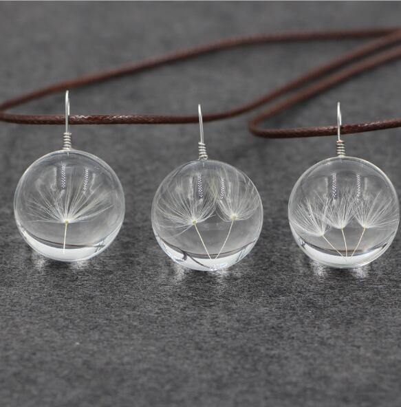 Boho Transparent Resin Dried Flower Necklace.